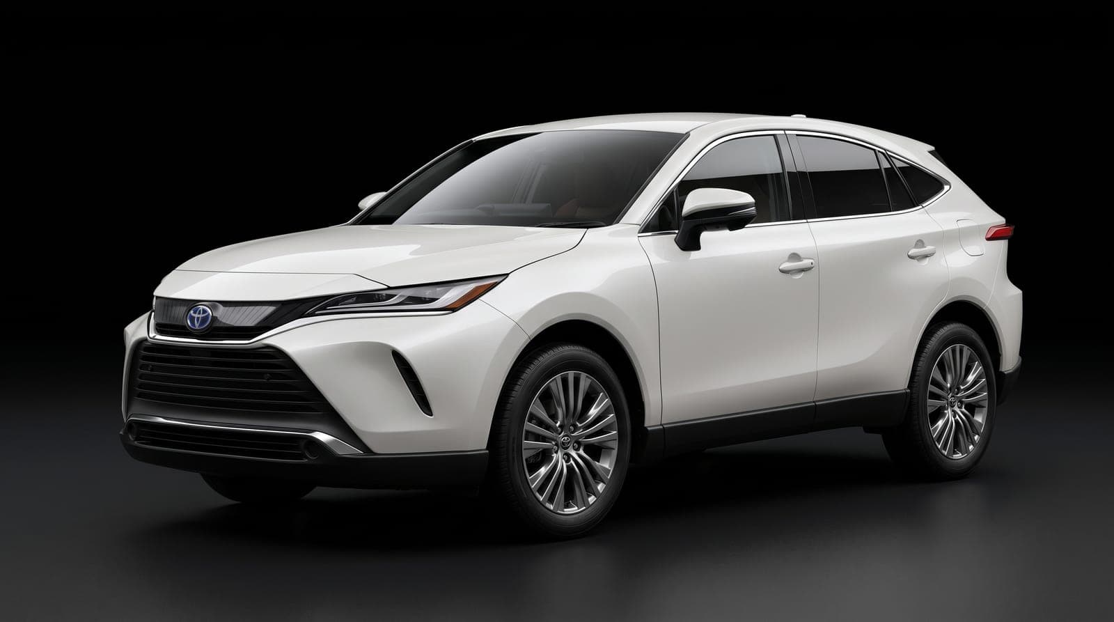 Toyota Harrier — City-sharp, showroom-elegant.